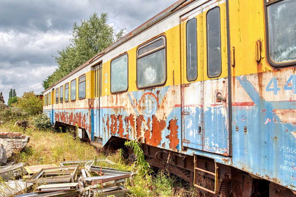 HDR urbex trein train chemin de fer Junkyard urban graffiti oldtimer junk decay vervallen abandoned abondonne vandalisme